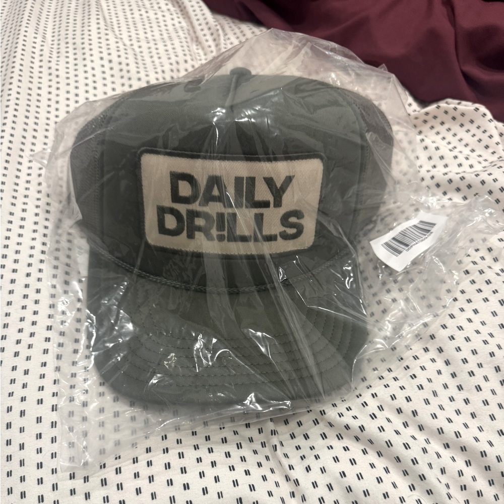 DAILY DRILLS GREEN TRUCKER HAT SPECIAL EDITION NYC NWT